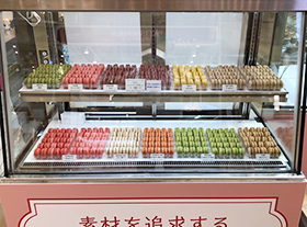 本日より 阪急ケーキショー にサダハルアオキ出店中 パティスリー サダハル アオキ パリ Patisserie Sadaharu Aoki Paris